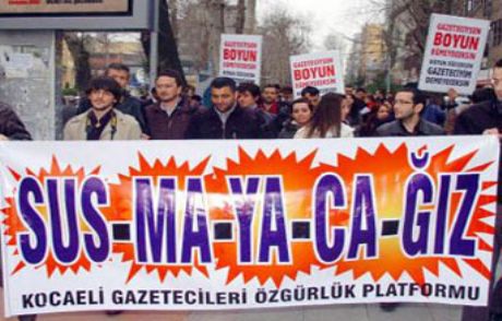 Protestocu Gazetecilere Para Cezası