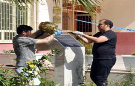 Atatürk Büstüne Çirkin Saldırı!