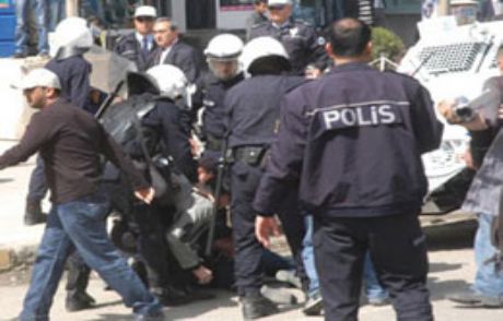 500 Kişilik Mitinge 500 Polis Geldi