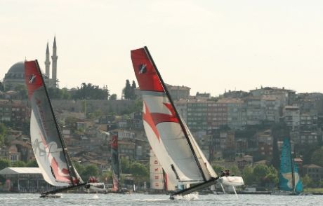 Yelkenciler İstanbulluların Gönlünü Fethetti