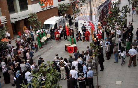 Büyükşehir Sağlık Tarama Araçları Esenler’de