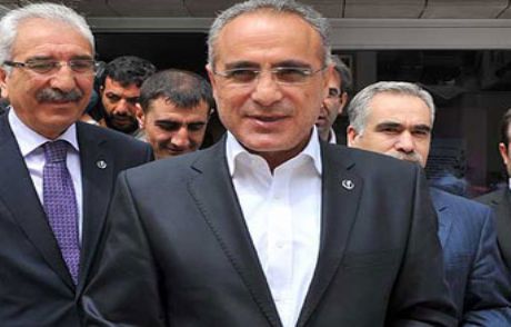 Yalçın Topçu İstifa Etti