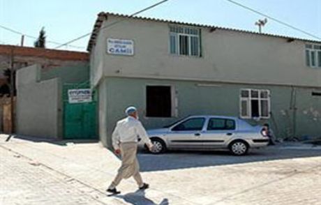 İmam Minareyi Çaldı