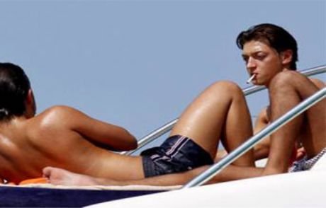 Mesut Özil Fena Yakalandı