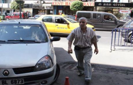 Otomobilin Altına Bırakılan Bebek Ezildi