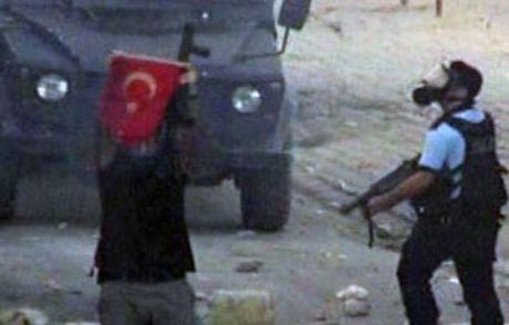 Panzerdeki Türk Bayrağı Silopi'yi Karıştırdı