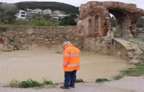 Mersin'de Tarihi Mezarlar Bulundu
