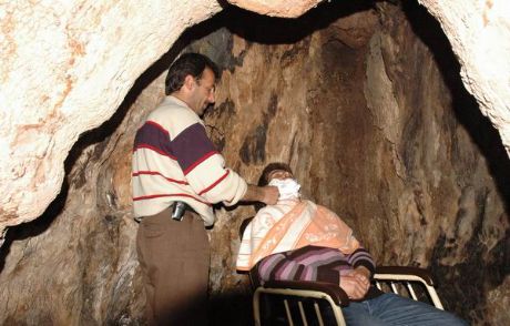 Ağaç Kovuğunda Berber Salonu