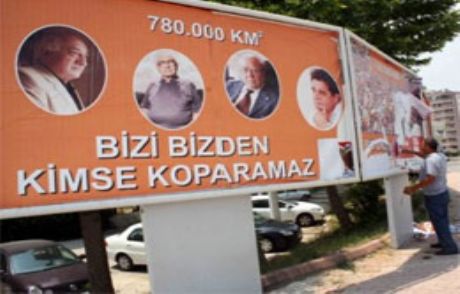 Fethullah Gülen Afişi Ortalığı Karıştırdı