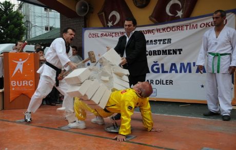 İsmet Sağlam Rekora Doymuyor