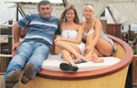 Mhp'li Başkanın Başını Yakan Fotoğraflar