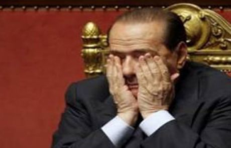 Berlusconi Düştü