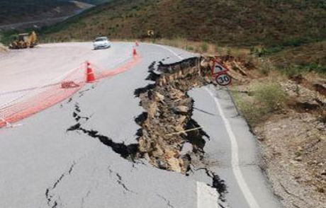 Gebze'de Yol Çöktü