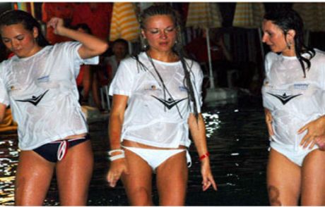 Sıcak Hava Turistleri Coşturdu