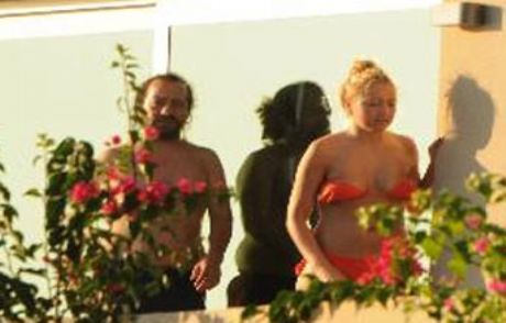 Hadise Bikinili Yakalandı