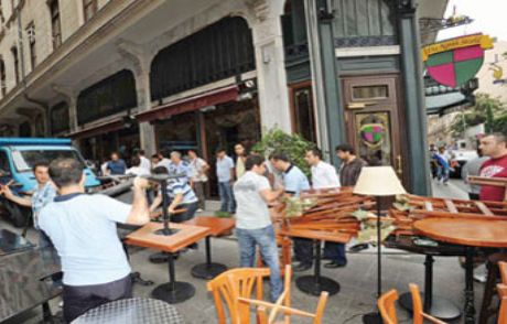 Masalar Gitti, Beyoğlu Öldü