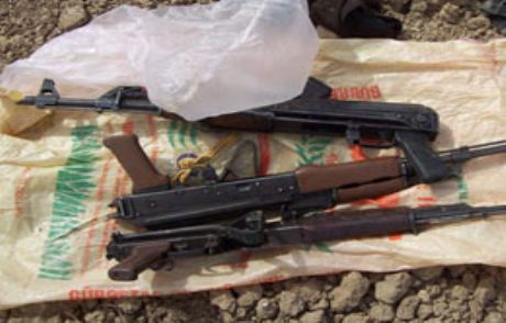 Pkk'nın Silahları Sınırda Polise Takıldı
