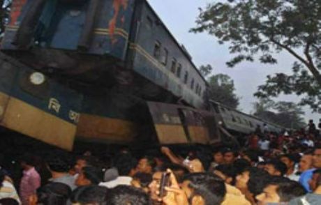 Tren Binaya Çarptı