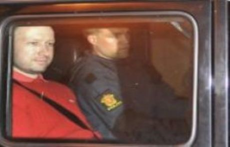 Breivik Deli Değil, İlgiden Hoşlanıyor
