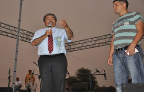 Kamer Genç'e Yumurtalı Protesto