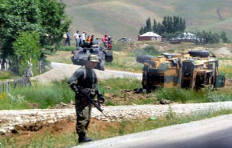 Askeri Araç Kaza Yaptı: 8 Asker Yaralı