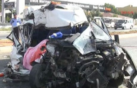 Denizli'de Kaza; 2 Ölü, 16 Yaralı