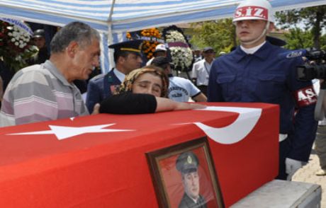 'küstüm Sana, Neden Kalkmıyorsun'