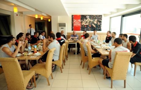 A Erkekler Letonya Yolcusu