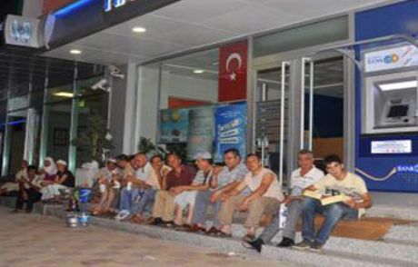 Kuyrukta Sahur Yaptılar Sabah Şoke Oldular