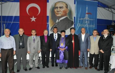 Farklı Dinlerin Temsilcileri Buluştu