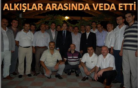 Alkışlar Arasında Veda Etti