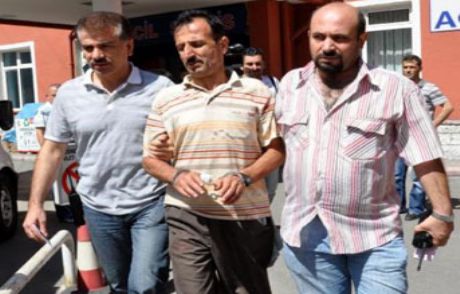 Karısını 8 Yerinden Bıçaklayarak Öldürdü