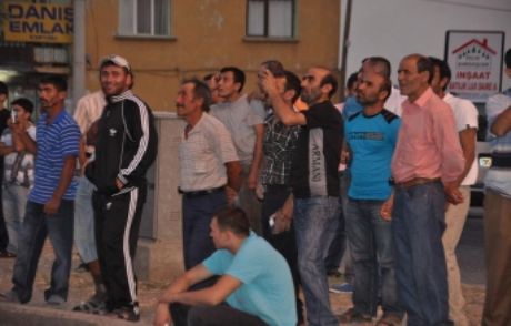 Alkışlarla Tempo Tutulan İntihar Girişimi