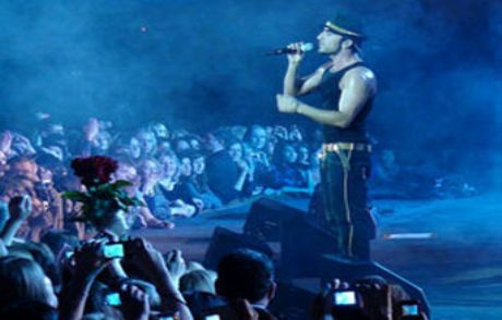 Tarkan Konserinde Sigara Gerginliği