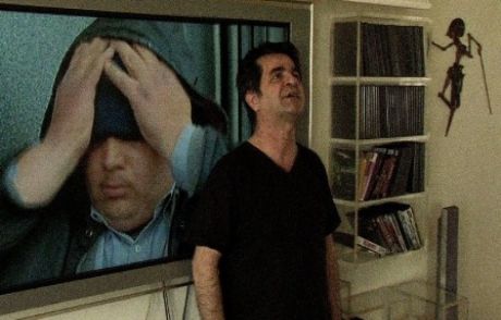 Davetli Yönetmene Yurtdışı Yasağı