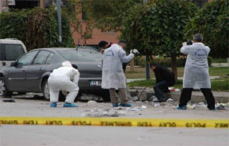 Polis Servis Aracına Hain Tuzak