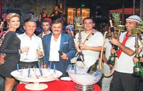 Şampanyalı Nargile İçtiler