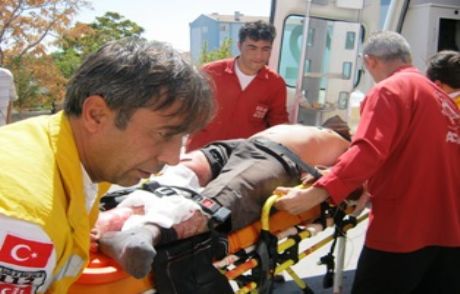 Kamyonu İle Tır Altına Girdi