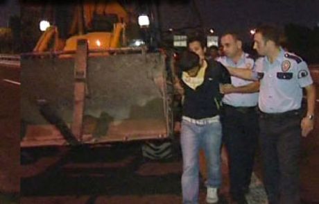 Define Aramak İçin İş Makinesi Çaldılar
