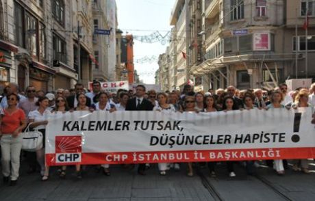 Chp Tutuklu Gazetecilere Özgürlük İçin Yürüdü