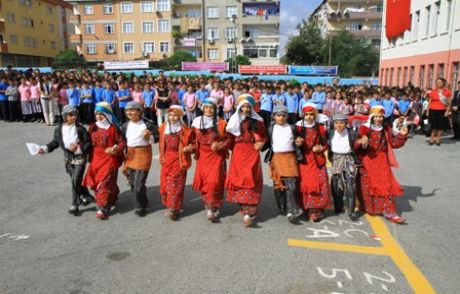 Sultangazi’de İlk Ders Zili Çaldı