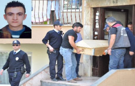 Eşini Öldürüp Başında Bekledi
