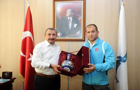 Dünya 2'cisi Balcı'ya Büyük Hediye