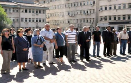 Chp'nin Çelenk Töreninde Kriz