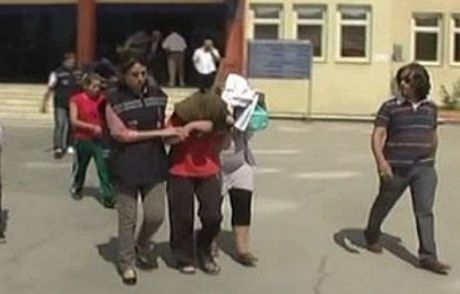 Küçük Kızlara Zorla Fuhuş!