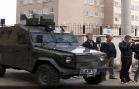 Okul Basıp Öğretmen Dövdüler