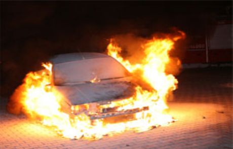 Adıyaman'da Otomobil Kundaklandı