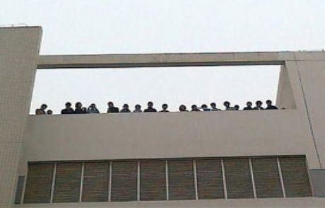 300 Çalışan Toplu İntihara Kalkıştı