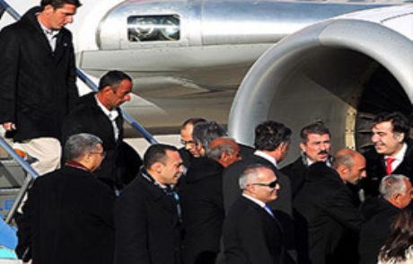 Rehineleri Erdoğan İle Saakaşvili Karşıladı