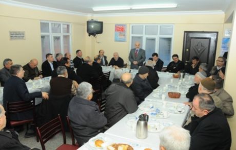 Kahvaltısını Vatandaşlarla Birlikte Yapıyor